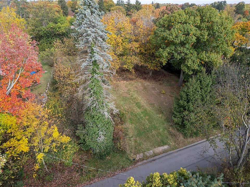 1st image of 104 Maplewood Dr