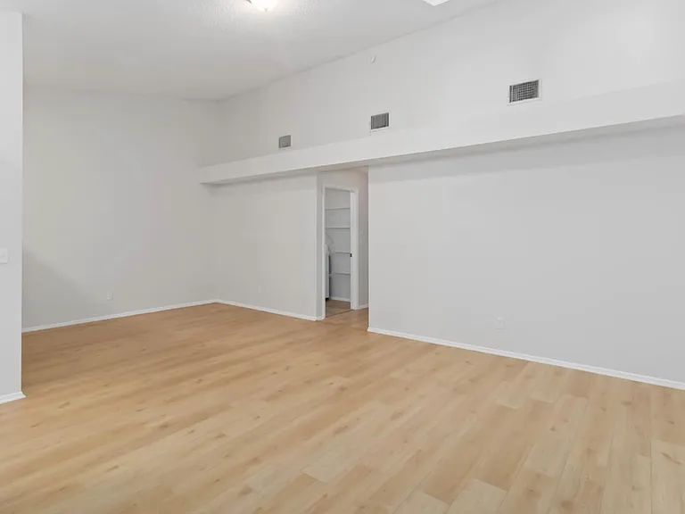602 Rodeo Dr #602 — Photo 2