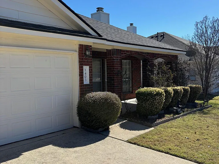 1403 Haley Gray Dr — Photo 2