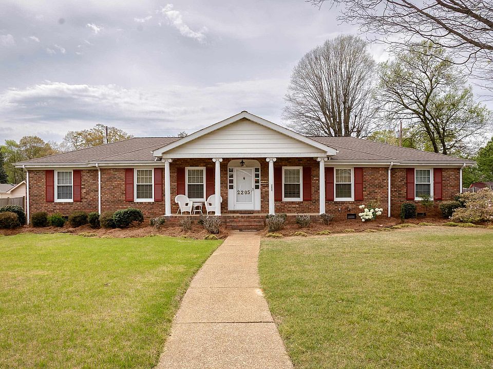 1st image of 2205 Chickasaw Dr