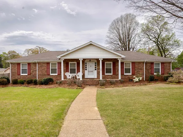 2205 Chickasaw Dr, Florence, AL 35630