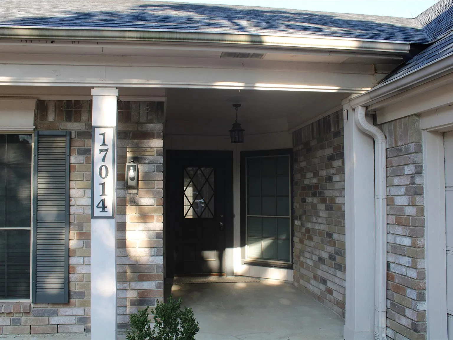 4 bed, 2.0 bath, 1984 sqft, $1,900 — Photo 2
