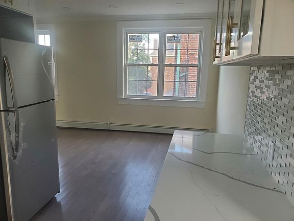 4th image of 2446 Yates Ave Floor 1