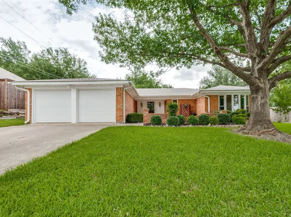 2220 Hurstview Dr, Hurst, TX 76054