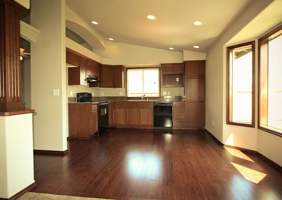 2nd image of 7148 288th St NW