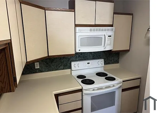 13 Warren Lodge Ct #1C — Photo 6