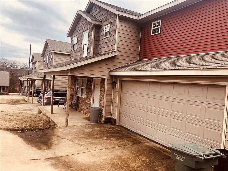 2nd image of 2933 W Scottswood Pl