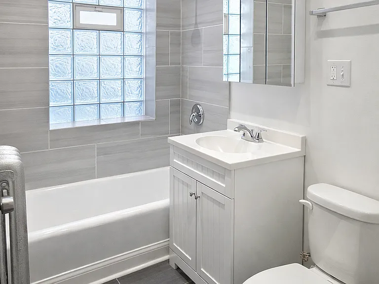114 Clyde Ave — Photo 7