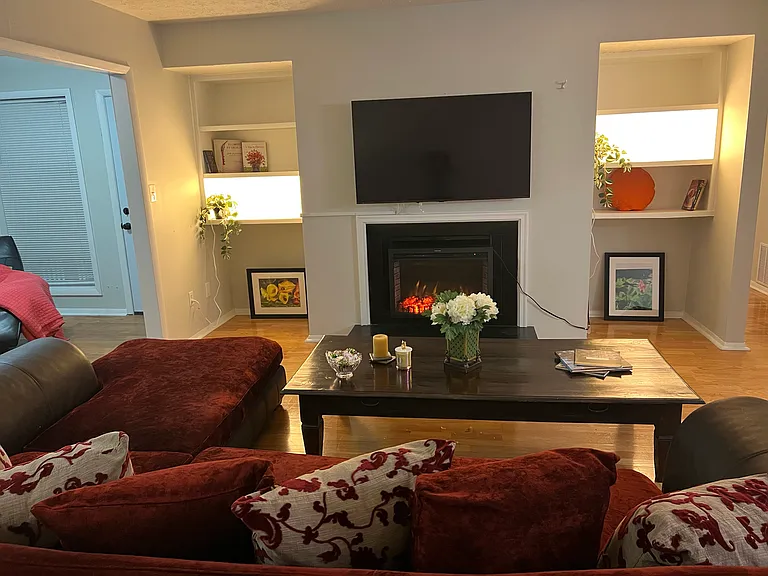 1400 Summit North Dr NE — Photo 3