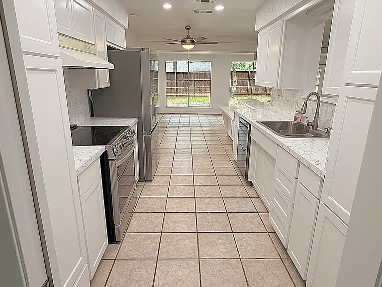 108 Shelmar Dr — Photo 2