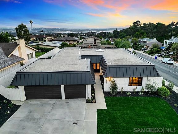 3rd image of 2105 Harbour Heights Rd