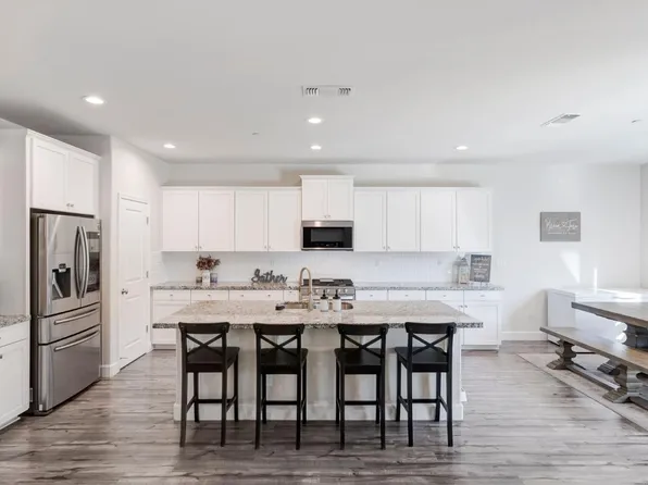 515 Alicante Dr, Hollister, CA 95023