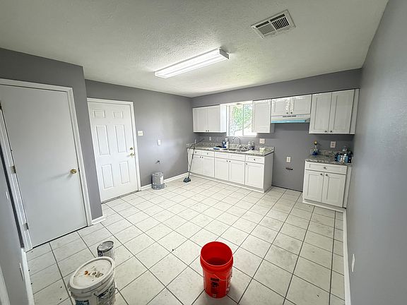 4th image of 8501 Curran Blvd
