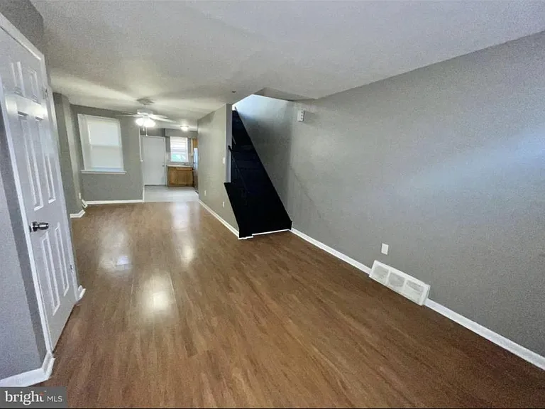 707 E Hilton St — Photo 5