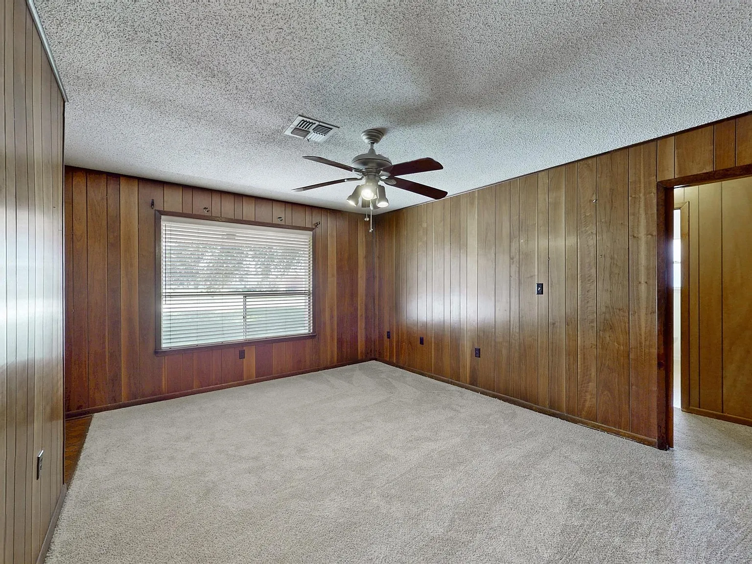 3 bed, 2.0 bath, 1667 sqft, $1,400 — Photo 4