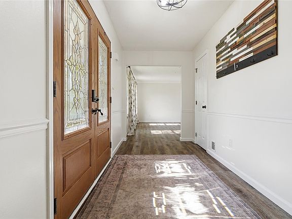 2nd image of 105 Bayberry Ln