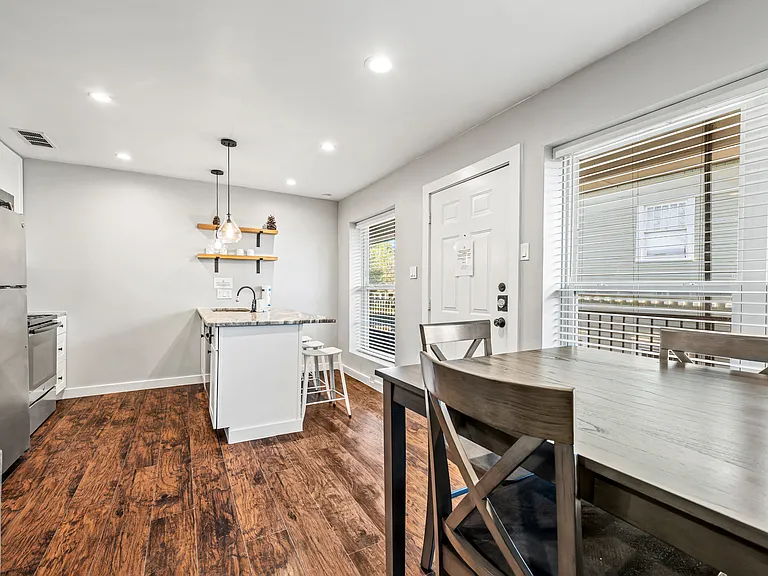 723 Glendale St — Photo 10