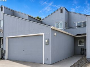 17610 NW Rolling Hill Ln, Beaverton, OR 97006