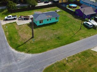 928 S Pearl St, Rockport, TX 78382