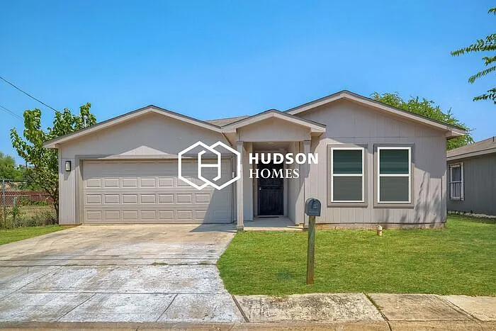 3 bed, 2.0 bath, 1298 sqft, $1,699 — Photo 1
