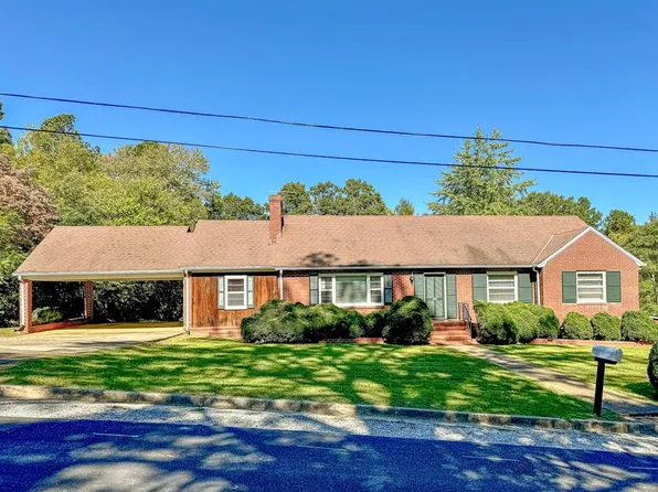 508 Berry St, Chase City, VA 23924