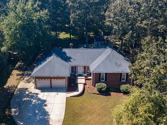 2nd image of 936 Pinbrook Dr