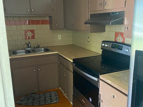 3rd image of 505 NW 96th St Unit E