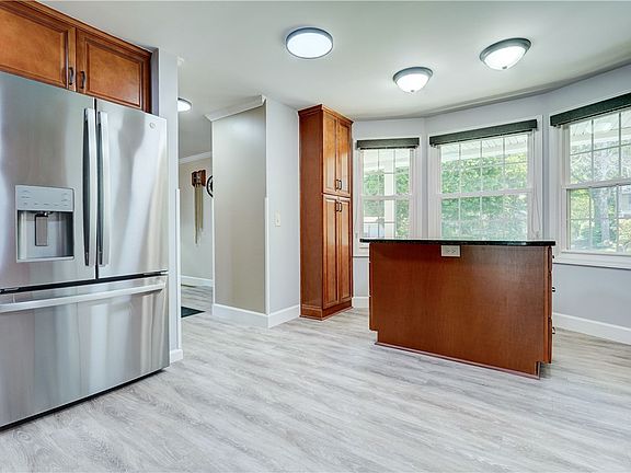 4th image of 103 Jackie Dr