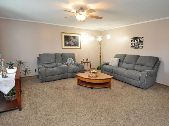 2nd image of 504 Circle Dr