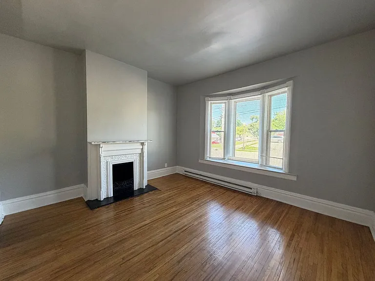 116-118 Center Street — Photo 3