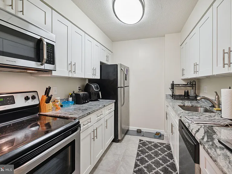 1420 Locust St #8O — Photo 5
