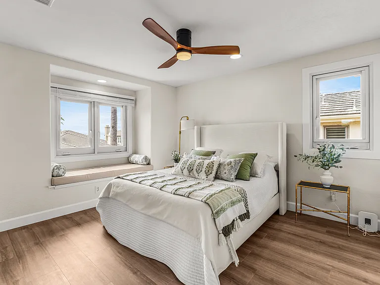 1807 Amalfi Dr — Photo 12