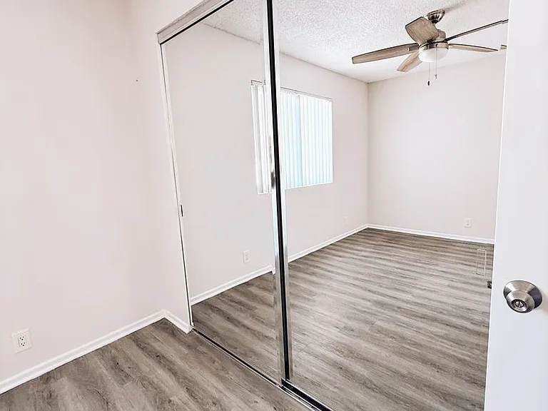Reef Apartments — Photo 11