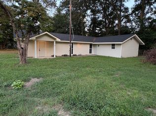 605 Correll St, Maxton, NC 28364