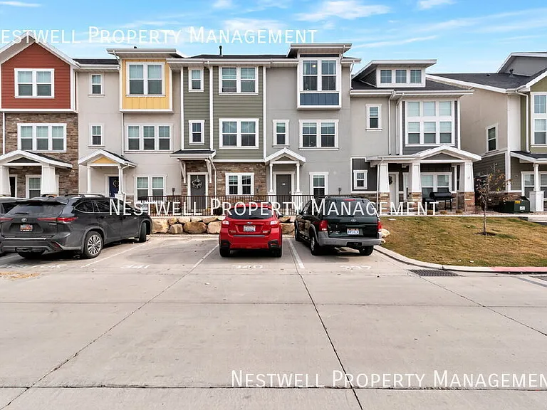 323 N 725 E — Photo 2