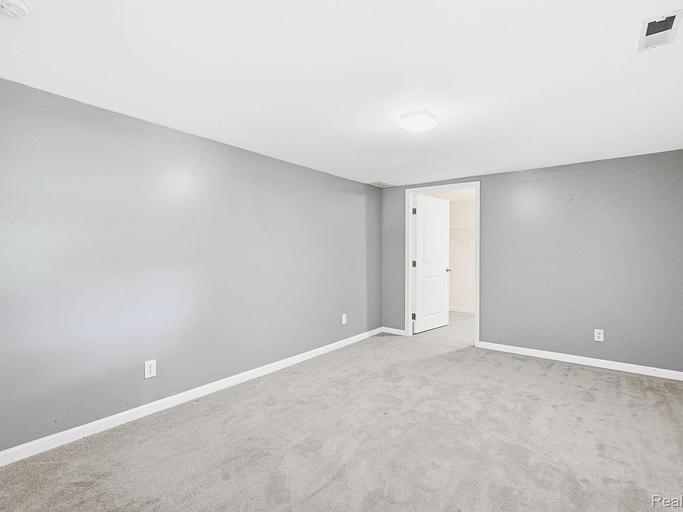 3246 Keewahdin Rd, photo 17