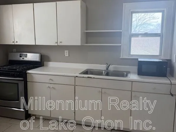 140 Summit St APT 2, Pontiac, MI 48342