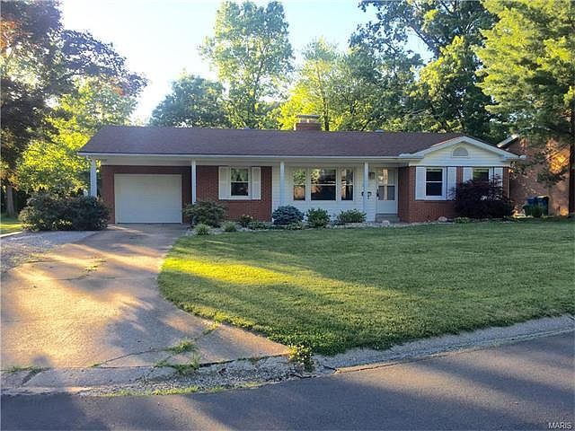 1st image of 425 Sunset Dr