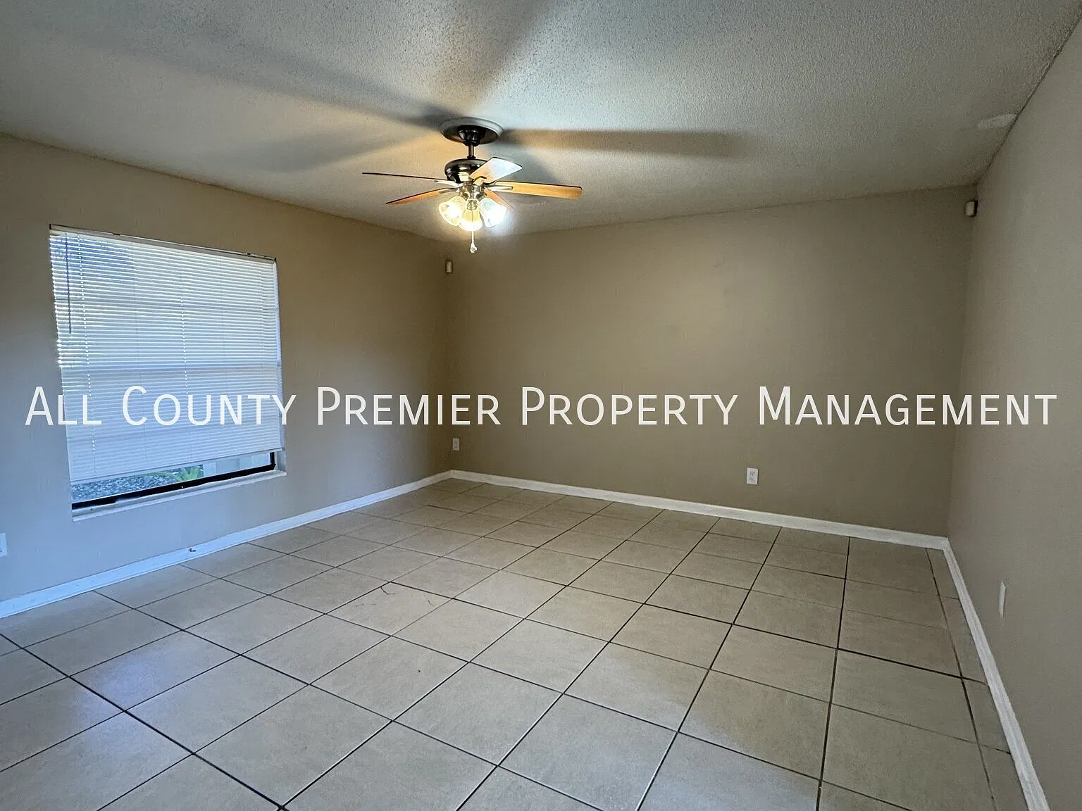 Nice 3 Bedroom 2 Bath House! Apply Today! — Photo 4