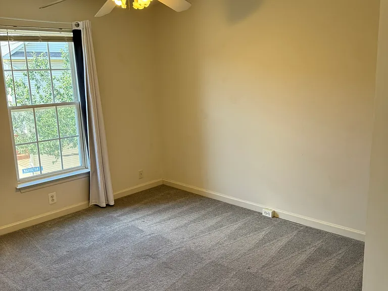 2743 Manhattan Pl — Photo 52
