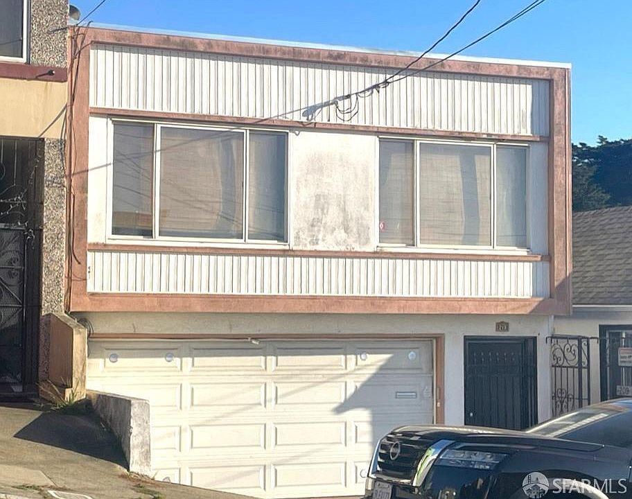 1st image of 219 Munich St