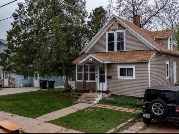 614 S Washington St, Waupaca, WI 54981