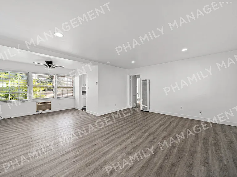 1745 Grevelia St #19 — Photo 2