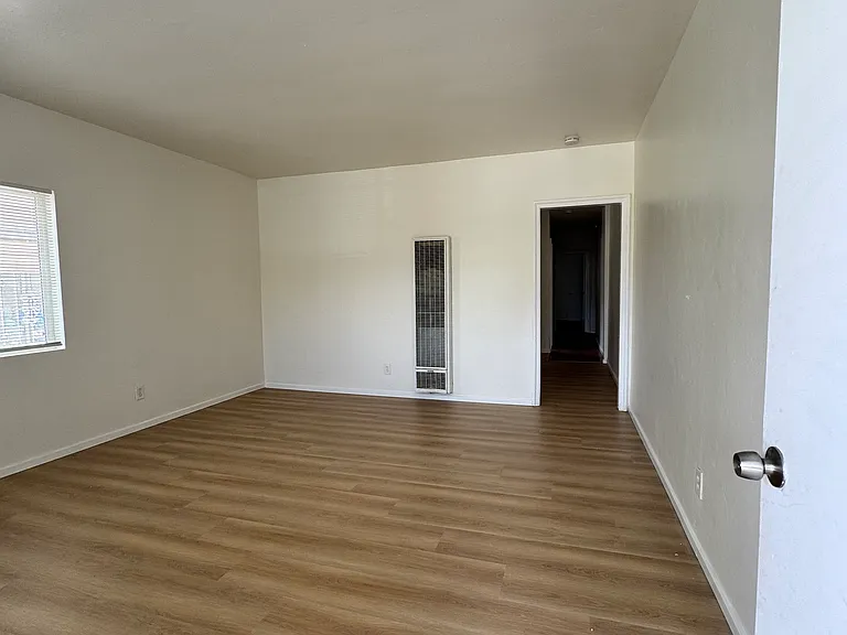 3863-67 Franklin Ave #3865 — Photo 2