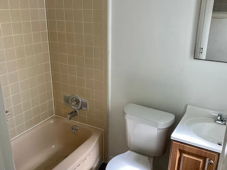 3255 Clemwood Dr #E1 — Photo 2