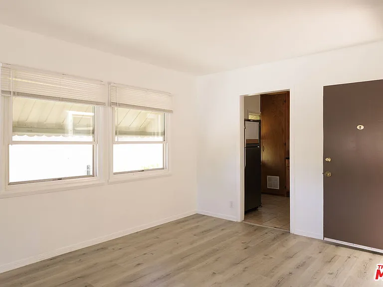 5514 1/2 Cahuenga Blvd — Photo 5
