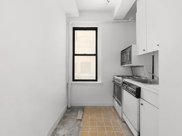 345 East 57th Street image 10 of 11