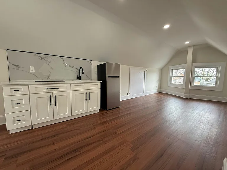 1326 W 110th St #2 — Photo 16