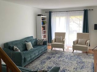 425 Hazelwood Ter, Buffalo Grove, IL 60089