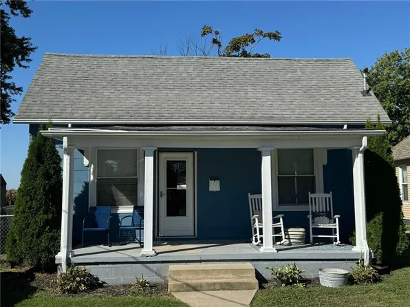 607 W End Ave, Paris, IL 61944